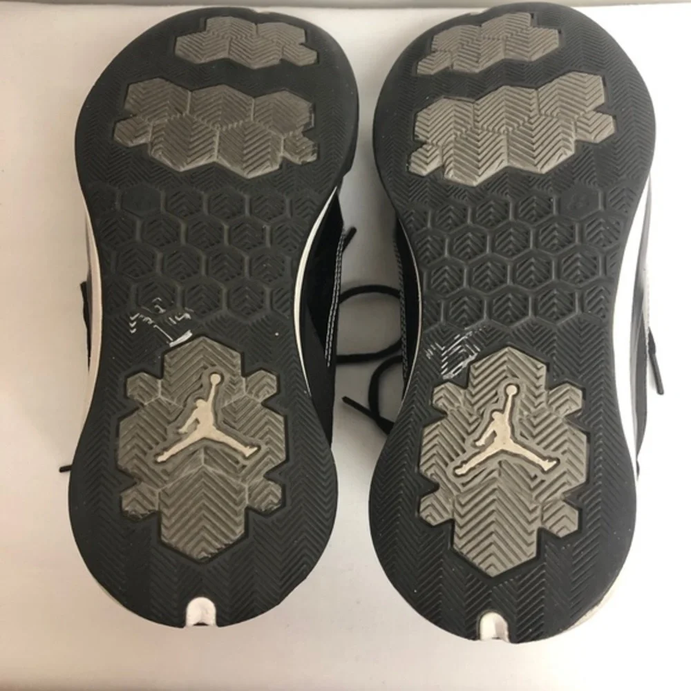 Air Jordan Black & White Sneakers Shoes ((Size 8))